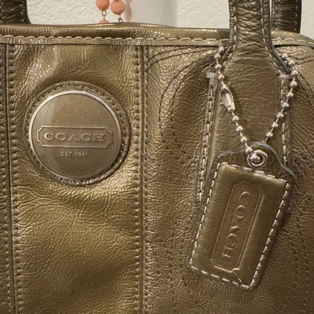 Coach Signature Stitch Patent Leather, Olive Green, 3 Section KISS Lock Purse - Picture 5 of 16